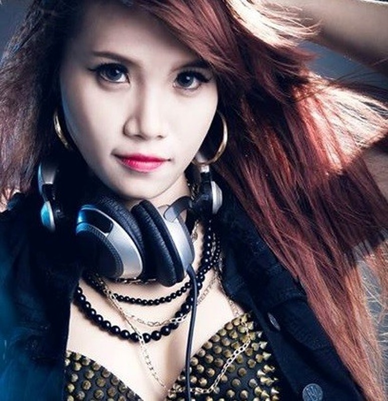 Nhung khoanh khac xúc dọng cua nu DJ xinh dep ung thu